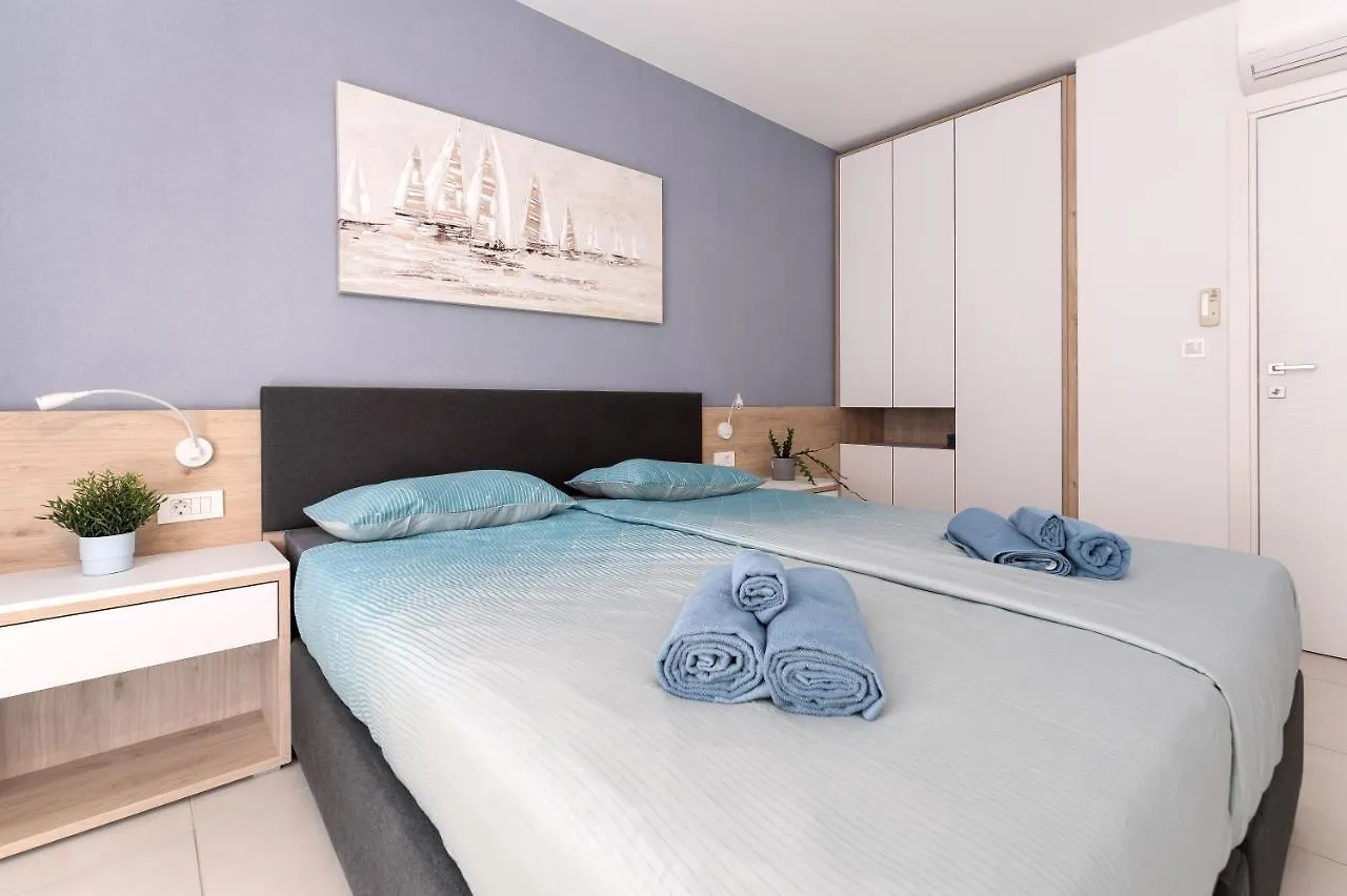Superior Seaview Apt. With Pool Umag 0*,
